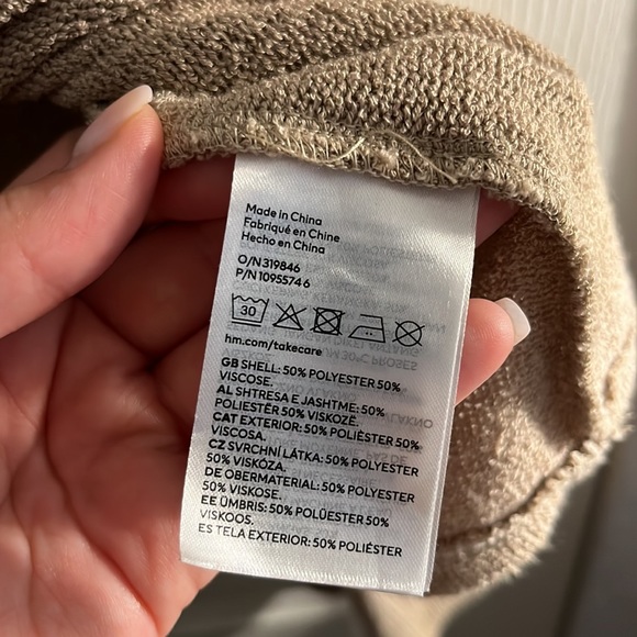 H&M lightweight sweater/top - Medium - Picture 4 of 4